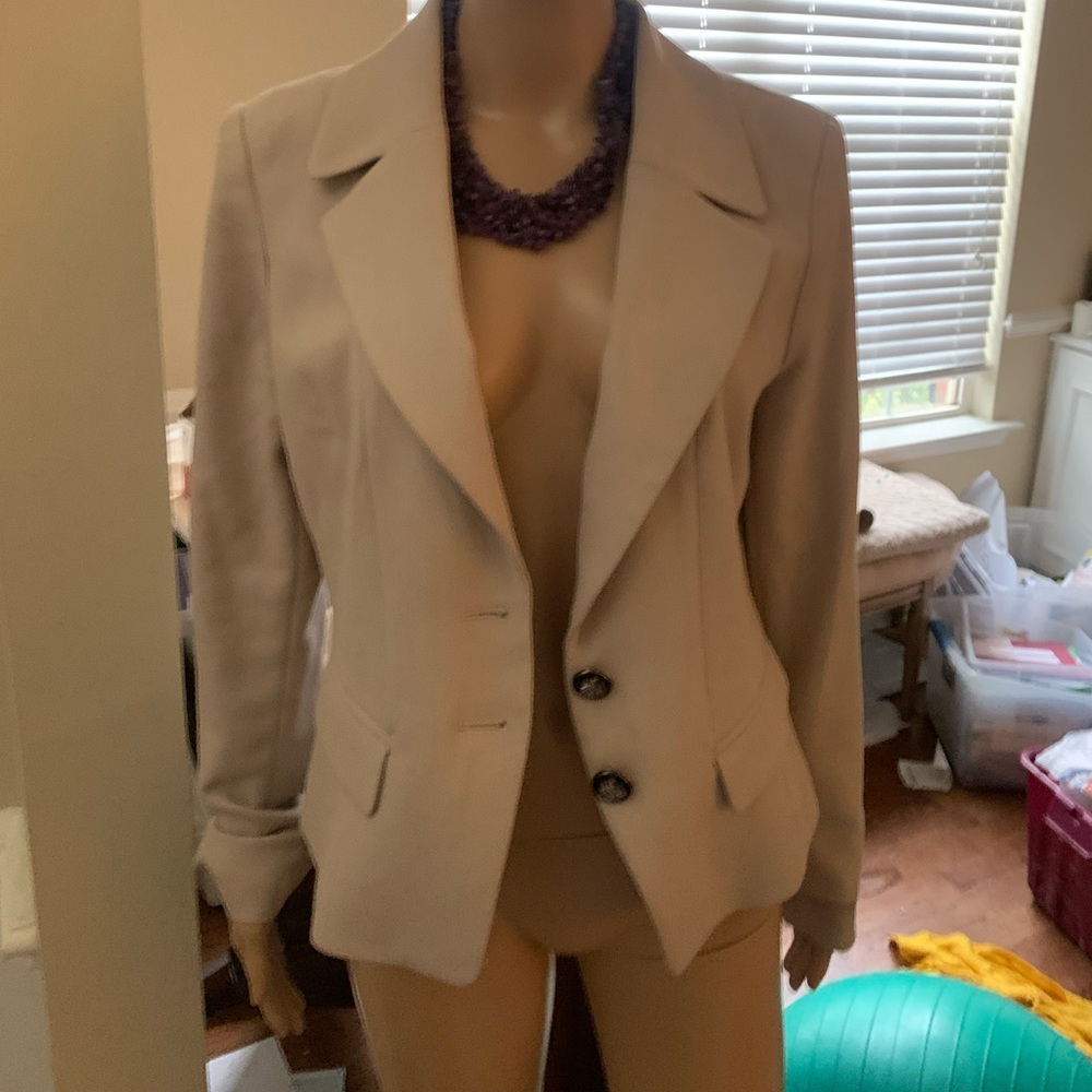WHBM new w/o tags 12 lightweight TAN